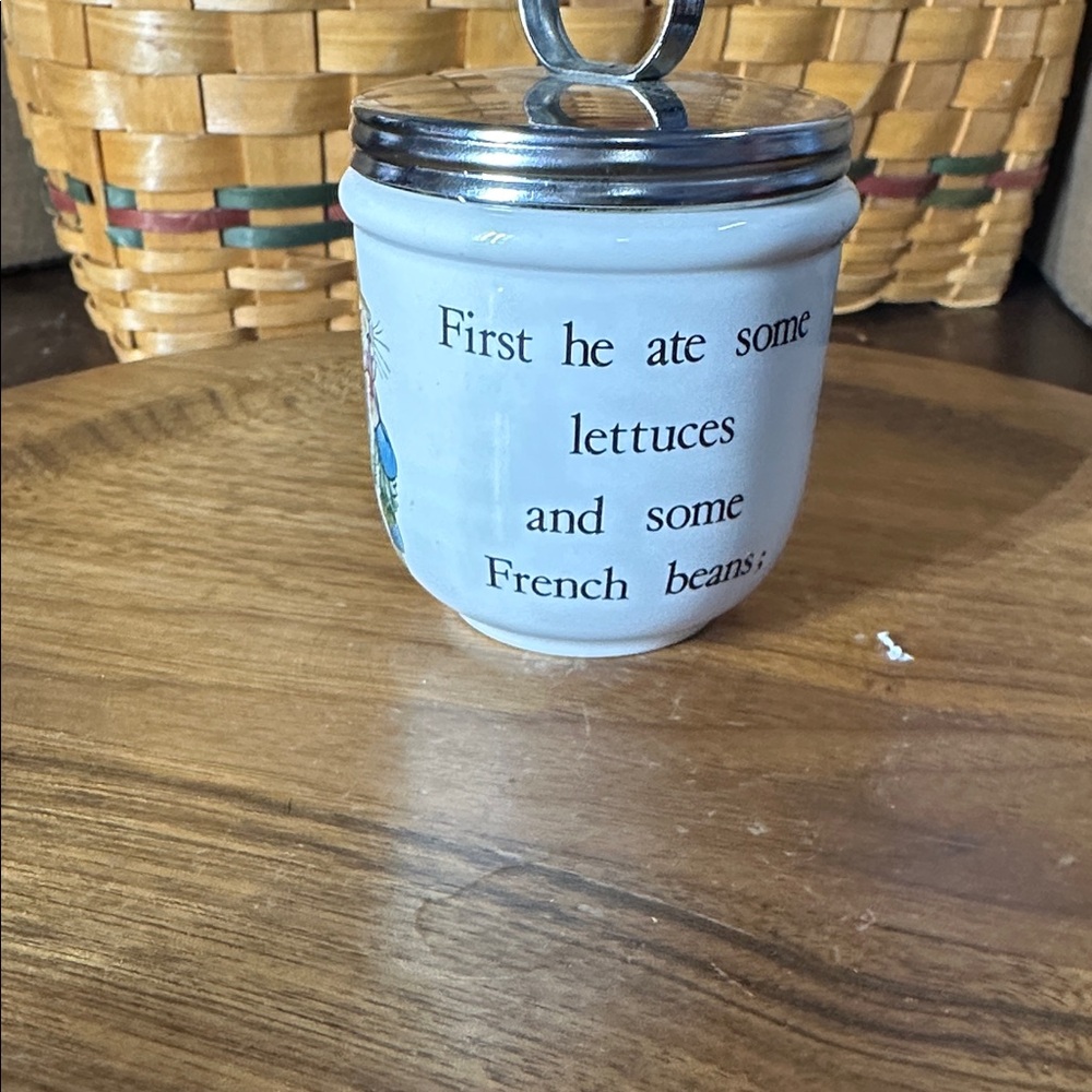 Peter Rabbit Ceramic Jar with Lid Wedgwood - Picture 5 of 6